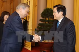 越南张晋创主席与群马县知事大泽正明。
