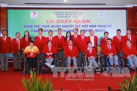 在出征仪式的越南体育代表团合影留念