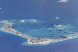 中国在东海非法建设人工岛（图片来源：路透通讯社）