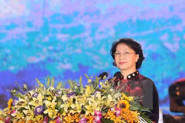越南国会主席阮氏金银在纪念典礼上致辞。