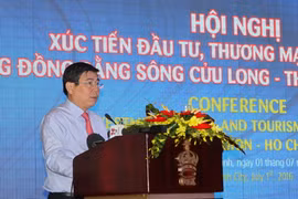 胡志明市人民委员会主席阮成峰在会上致辞时（http://www.hochiminhcity.gov.vn/）