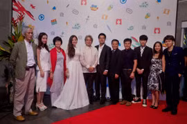 《小燕的人生故事》影片的演员与制作组。