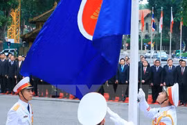 在河内市举行的东盟旗升旗仪式。