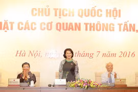 国会主席阮氏金银会见国内外记者