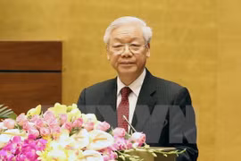现任越共中央总书记阮富仲等七名越共第十一届中央政治局委员重新当选新一届中央委员会委员。