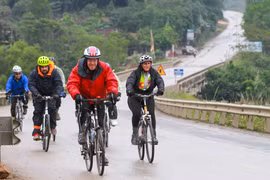 特德奥修斯大使一团1月24日从河内出发。