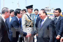 阮春福总理抵达香港国际机场。