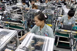 手机及零配件是增长幅度最大的产品之一。