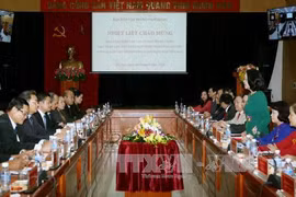 张世梅发表讲话。