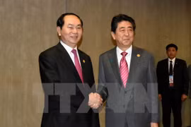 国家主席陈大光与日本首相安倍晋三举行会谈（图片来源：越通社）