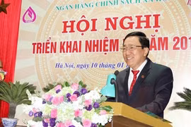 越南社会政策银行行长杨决胜在会议上发表讲话