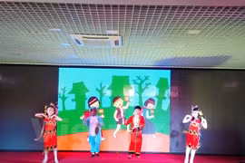 “为了明天”文艺交流会的文艺节目（图片来源：越通社）