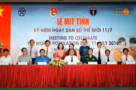越南卫生部人口与家庭计划化总局举行集会，响应7·11世界人口日