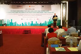 美国国际开发署驻越办事处副首席代表克雷格·哈特发表讲话（图片来源：清化省官方网站）