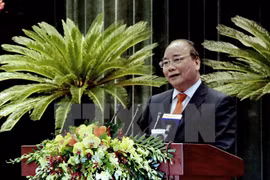 越南政府总理阮春福在海外越南人会议上致辞。