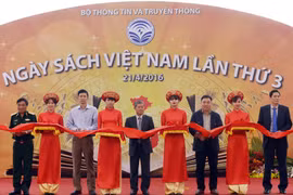 2016年越南读书日开幕式（图片来源于《新报》）