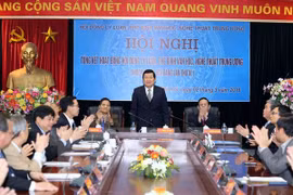 张晋创主席在会议上发表讲话