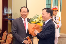 黎贵王副部长与孟庆丰副部长。（图片来源：http://cand.com.vn）