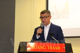 安德烈·巴比什在研讨会上发表讲话（图片来源：越通社） 