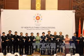 各部长合影（图片来源：越通社）