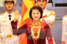 越南新国会主席阮氏金银宣誓就职（图片来源：越通社）
