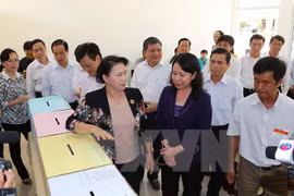 国会主席阮氏金银检查安江省国会和各级人民议会换届选举准备工作