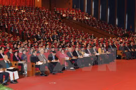 出席越南共产党第十二次全国代表大会的各位代表