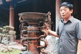 武德胜匠人介绍钵场产品。 