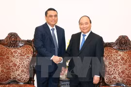 越南政府总理阮春福会见印度尼西亚国家警察副总长萨伏陆订大将。（图片来源：越通社） 