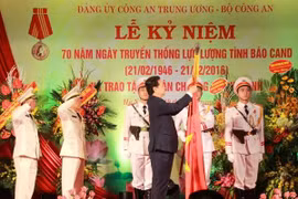 越南人民公安情报力量授予第二次胡志明勋章