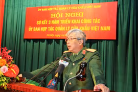 越共中央委员、国防部副部长阮志咏上将在会上发表讲话（图片来源：bienphong.com.vn）