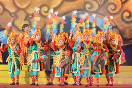 2014年顺化艺术节顺化顺化宫廷艺术表演。