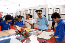 “黄沙群岛和长沙群岛归属越南：历史证据和法律依据”地图资料展（图片来源：越通社）
