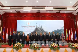 与会代表合影。