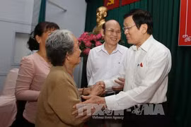 越南国家主席张晋创与胡志明市选民接触