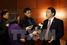 越共中央办公厅副主任黎光永接受记者的采访 