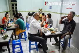 美国总统奥巴马访越期间曾品尝烤肉米线。