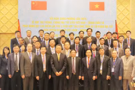 越南与中国代表合影（图片来源：越通社）