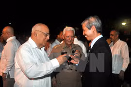 古巴经济部长Ricardo Cabrisas Ruíz庆祝越南国庆节71周年