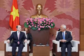 国会副主席汪周刘会见阿塞拜疆司法部部长菲科拉特·马门多夫（图片来源：越通社）