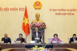 国会主席阮生雄在致开幕辞。
