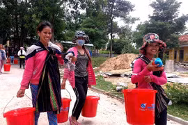 联合国妇女权能署为贫困女童和妇女赠送卫生用品（图片来源：越通社）