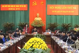 越共中央政治局委员、河内市委书记黄忠海主持会议。（图片来源：越南《人民报网》）