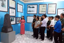“黄沙和长沙归属越南——历史证据和法律依据”地图资料展在南定省举行（图片来源：越通社） 