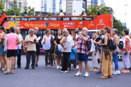 越南国会常务委员会第31次会议：扩大免签政策有利于越南旅游业的发展