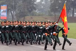 越南军队进行庆祝奠边府大捷70周年阅兵仪式排练