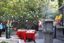缅怀为捍卫鬼鹿角礁主权牺牲的64名越南人民海军战士