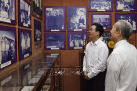 越南国家主席武文赏春节前进香缅怀已故党和国家领导人 拜访前领导人