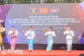 为深化越老柬团结友谊作出贡献