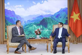 越南政府总理范明政会见法国新任驻越南大使